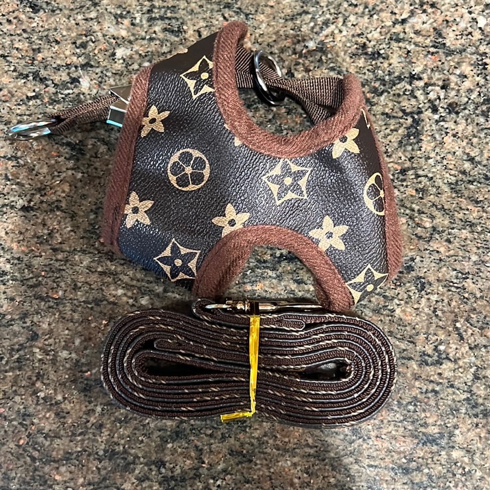 Adorable designer print dog leash and harness!  NWOT